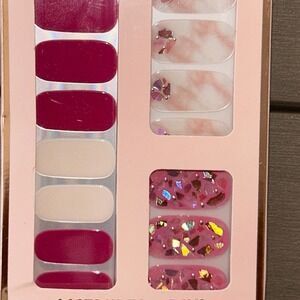 Dashing Diva Gloss Berry Bloodstone Ultra Shine Gel Palette 32 Nail Strips